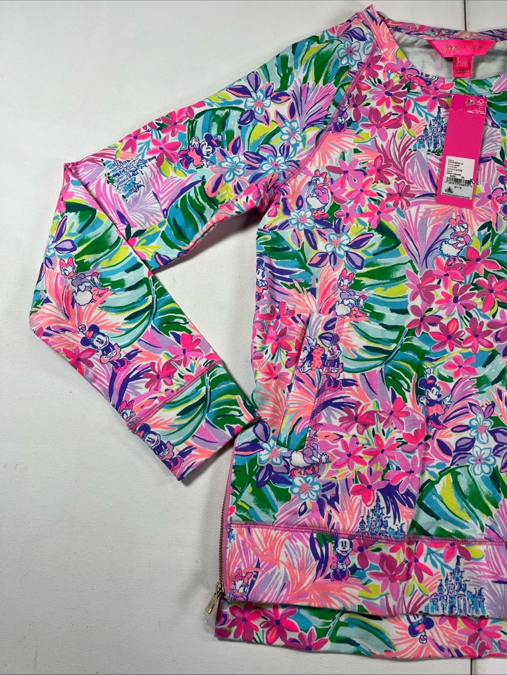Disney x Lilly Pulitzer Beach Comber Pullover Sweatshirt Minnie Castle Size XS - Picture 3 of 15